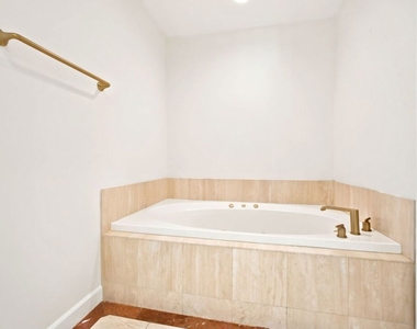10724 Wilshire Boulevard - Photo Thumbnail 22