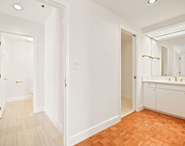 10724 Wilshire Boulevard - Photo Thumbnail 26