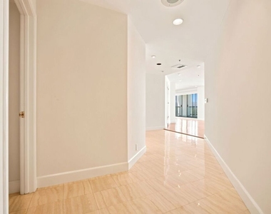 10724 Wilshire Boulevard - Photo Thumbnail 12