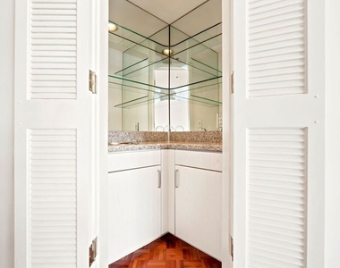 10724 Wilshire Boulevard - Photo Thumbnail 3