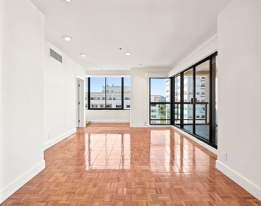 10724 Wilshire Boulevard - Photo Thumbnail 5