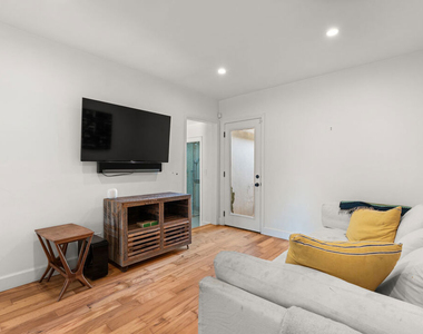 7560 Mcconnell Avenue - Photo Thumbnail 10
