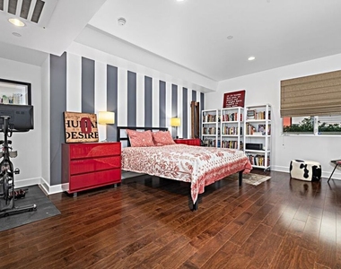 1250 N Harper Avenue - Photo Thumbnail 2