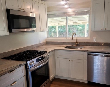 5483 Elgin Ave - Photo Thumbnail 2