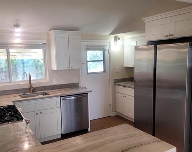 5483 Elgin Ave - Photo Thumbnail 1