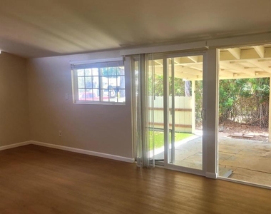 5483 Elgin Ave - Photo Thumbnail 3