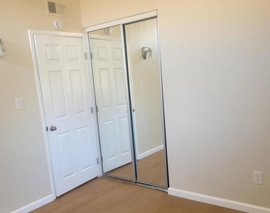 5483 Elgin Ave - Photo Thumbnail 6