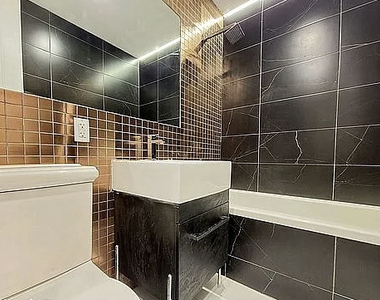 943 Herkimer Street - Photo Thumbnail 2
