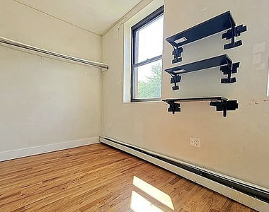 943 Herkimer Street - Photo Thumbnail 5