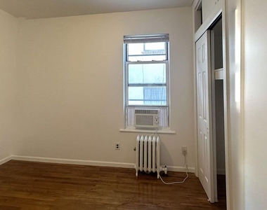 West 260th Street - Photo Thumbnail 3