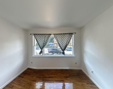 West 260th Street - Photo Thumbnail 1