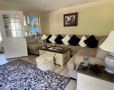 311 Woodbridge Drive - Photo Thumbnail 5