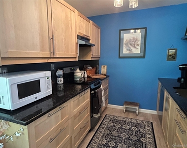 311 Woodbridge Drive - Photo Thumbnail 4