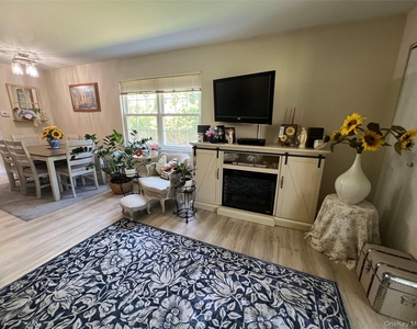311 Woodbridge Drive - Photo Thumbnail 6