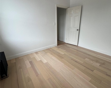 83-19 Northern Boulevard - Photo Thumbnail 3