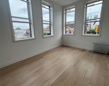 83-19 Northern Boulevard - Photo Thumbnail 2