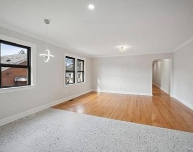 504 Ashford Avenue - Photo Thumbnail 3