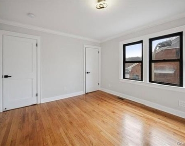 504 Ashford Avenue - Photo Thumbnail 8