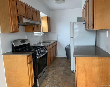 32-25 68th Street - Photo Thumbnail 5