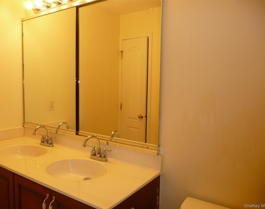 220 Roosevelt Drive - Photo Thumbnail 23