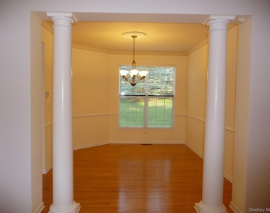 220 Roosevelt Drive - Photo Thumbnail 7