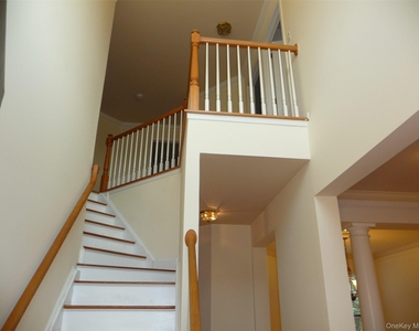 220 Roosevelt Drive - Photo Thumbnail 2