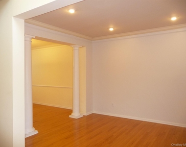 220 Roosevelt Drive - Photo Thumbnail 5