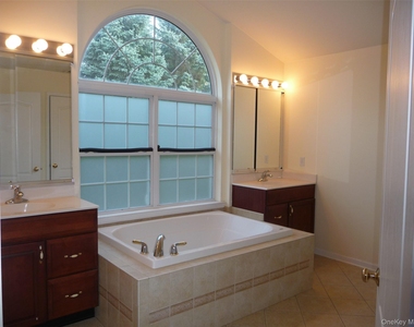 220 Roosevelt Drive - Photo Thumbnail 24