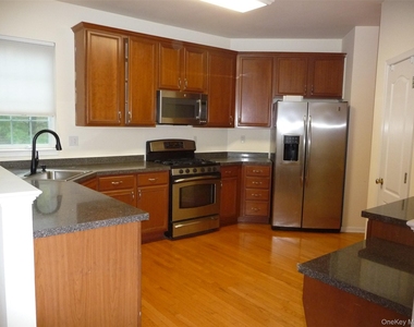 220 Roosevelt Drive - Photo Thumbnail 11