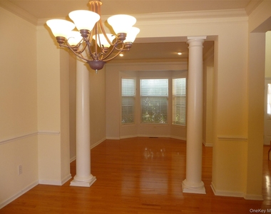220 Roosevelt Drive - Photo Thumbnail 8