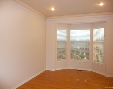 220 Roosevelt Drive - Photo Thumbnail 3