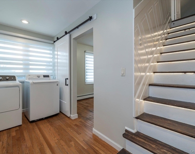 2683 Hewlett Lane - Photo Thumbnail 9