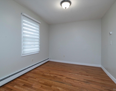 2683 Hewlett Lane - Photo Thumbnail 8
