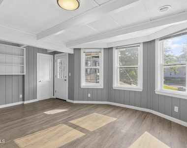 635 Crane Street - Photo Thumbnail 11