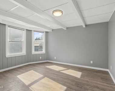 635 Crane Street - Photo Thumbnail 12