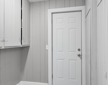 635 Crane Street - Photo Thumbnail 5
