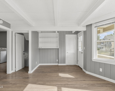 635 Crane Street - Photo Thumbnail 10