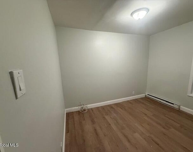 600 Livingston Avenue - Photo Thumbnail 7