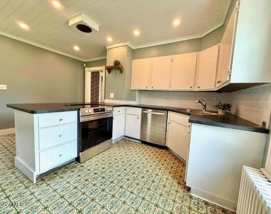 2145 New Scotland Road - Photo Thumbnail 3