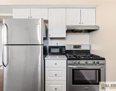609 N Oaks Boulevard - Photo Thumbnail 7
