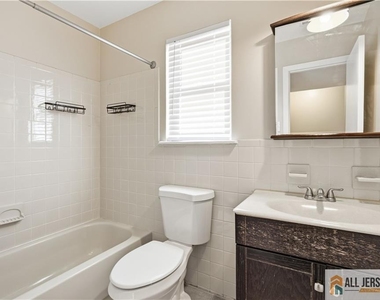 609 N Oaks Boulevard - Photo Thumbnail 14