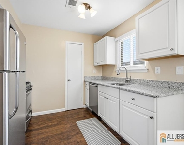 609 N Oaks Boulevard - Photo Thumbnail 5
