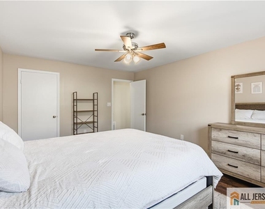 609 N Oaks Boulevard - Photo Thumbnail 11
