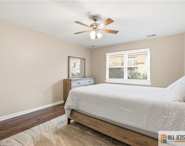 609 N Oaks Boulevard - Photo Thumbnail 10