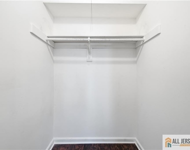 609 N Oaks Boulevard - Photo Thumbnail 12
