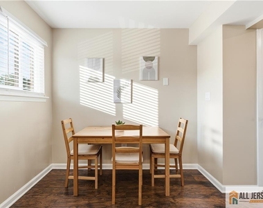 609 N Oaks Boulevard - Photo Thumbnail 8