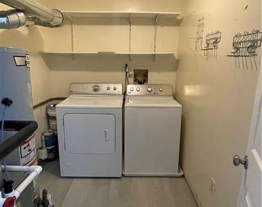 53 Taylor Drive - Photo Thumbnail 14