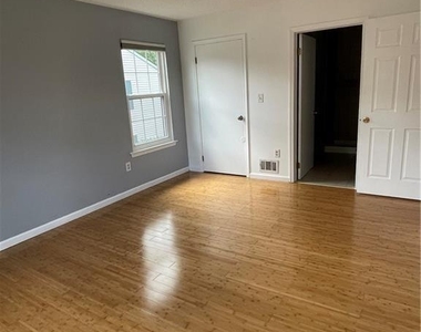 53 Taylor Drive - Photo Thumbnail 15