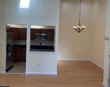 53 Taylor Drive - Photo Thumbnail 5
