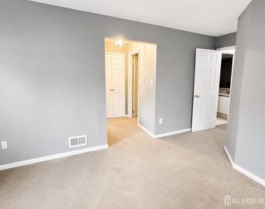 903 Woodhaven Drive - Photo Thumbnail 7